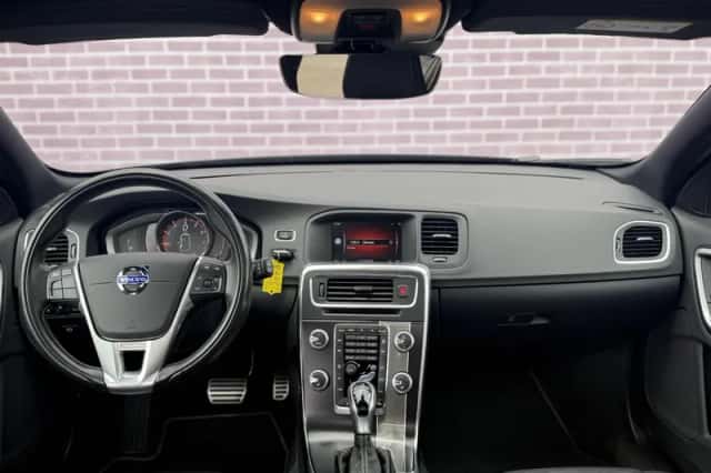 Volvo V60 (2018) thumbnail 4