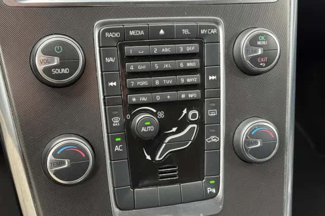 Volvo XC60 (2012) thumbnail 15