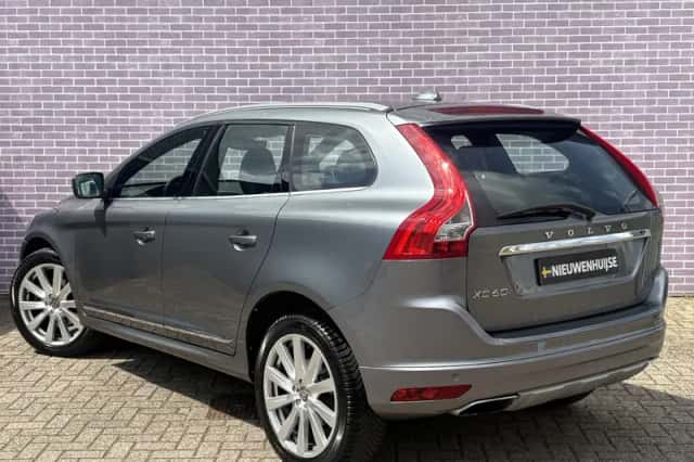 Volvo XC60 (2016) thumbnail 11