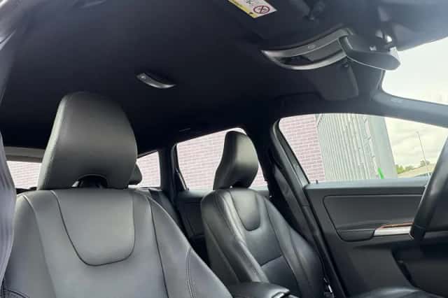 Volvo XC60 (2016) thumbnail 12