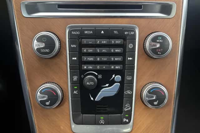 Volvo XC60 (2016) thumbnail 19