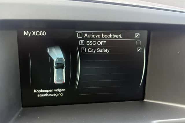 Volvo XC60 (2016) thumbnail 21