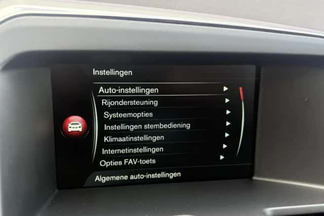 Volvo XC60 (2016) thumbnail 24