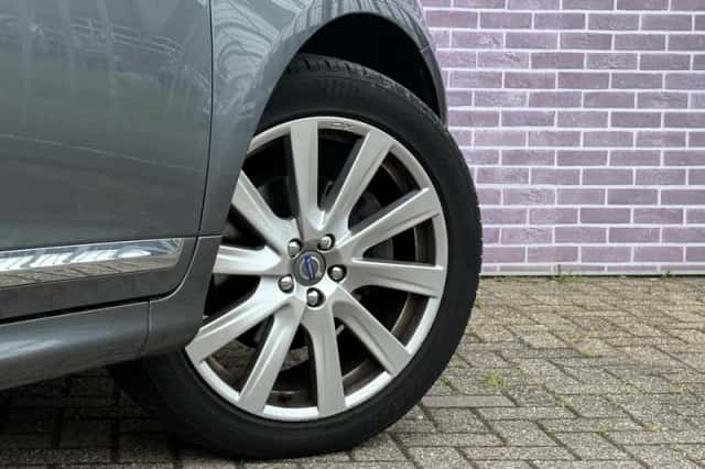 Volvo XC60 (2016) thumbnail 5