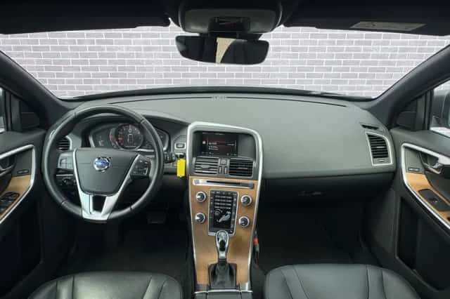 Volvo XC60 (2016) thumbnail 6