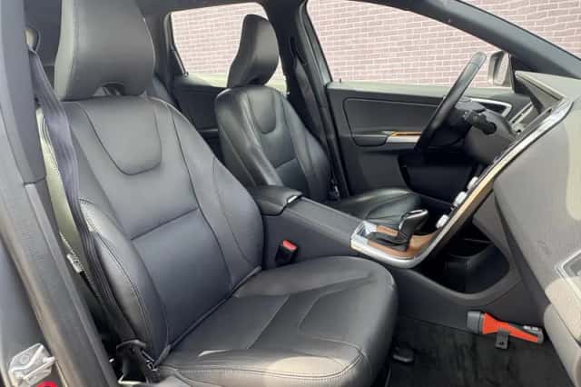 Volvo XC60 (2016) thumbnail 7
