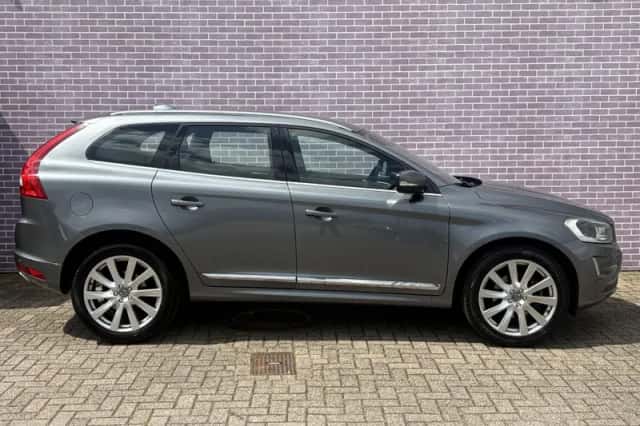 Volvo XC60 (2016) thumbnail 10