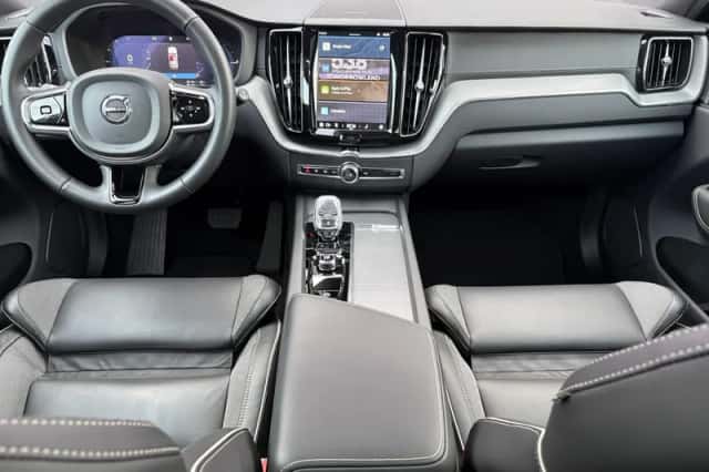 Volvo XC60 (2024) thumbnail 4