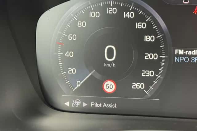 Volvo XC40 (2022) thumbnail 11