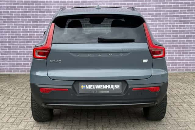 Volvo XC40 (2022) thumbnail 14