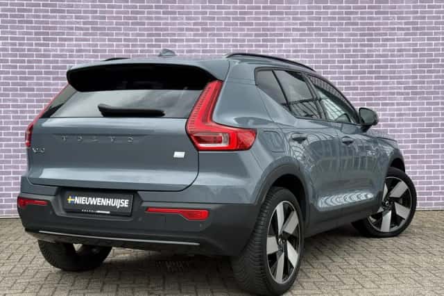 Volvo XC40 (2022) thumbnail 3