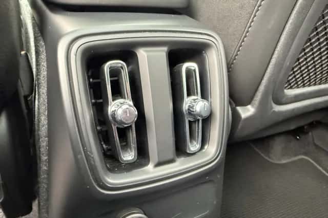 Volvo XC40 (2022) thumbnail 32