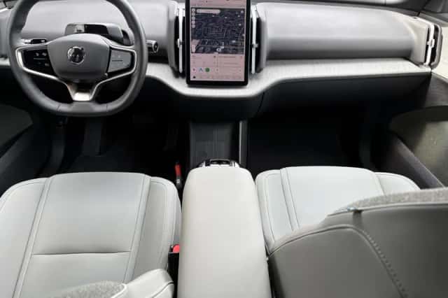 Volvo EX30 (2024) thumbnail 6