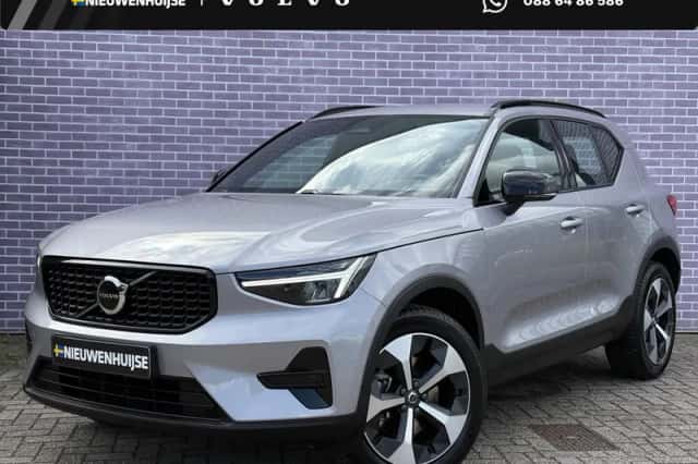 Volvo XC40 (2025) thumbnail 1