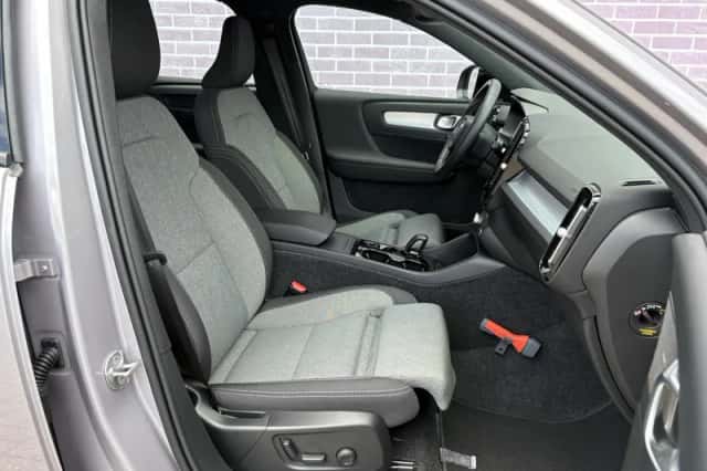 Volvo XC40 (2025) thumbnail 6
