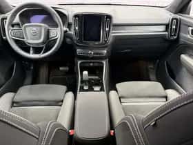 Volvo XC40 (2023) thumbnail 4
