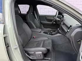 Volvo XC40 (2023) thumbnail 5