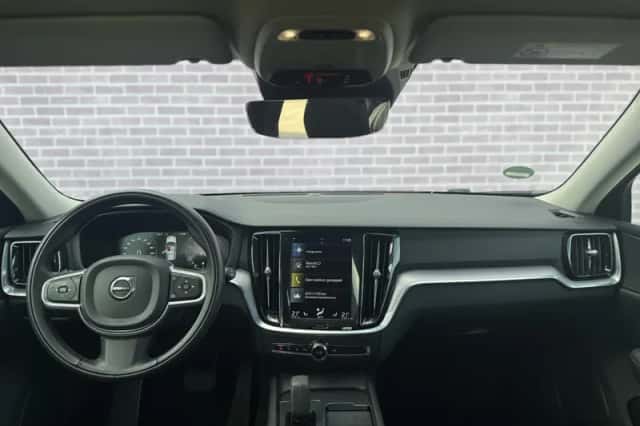 Volvo V60 (2022) thumbnail 4