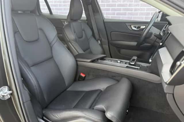 Volvo V60 (2022) thumbnail 5
