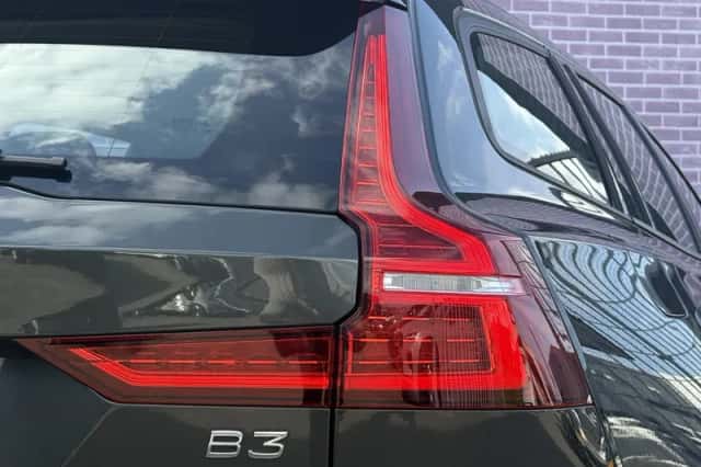 Volvo V60 (2022) thumbnail 9