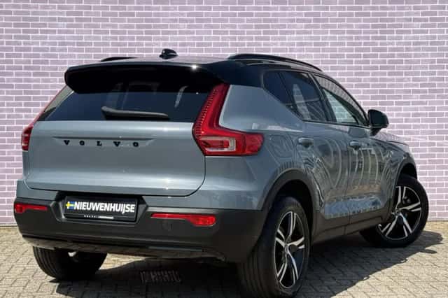 Volvo XC40 (2022) thumbnail 3