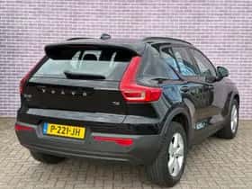 Volvo XC40 thumbnail 2