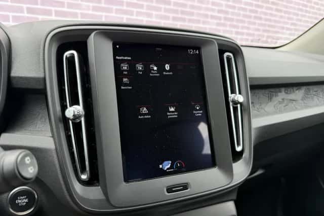 Volvo XC40 (2018) thumbnail 16