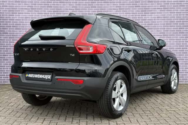 Volvo XC40 (2018) thumbnail 3
