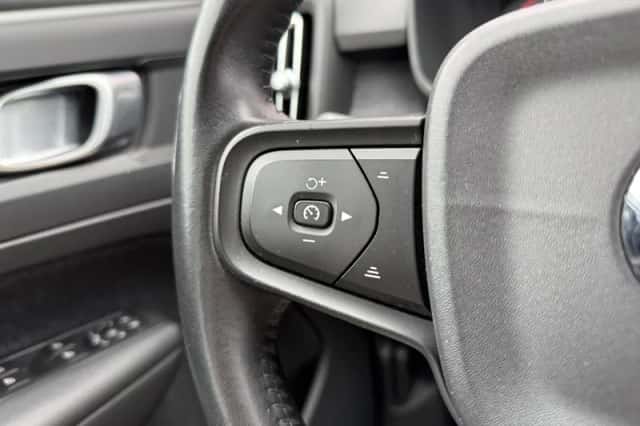 Volvo XC40 (2018) thumbnail 23