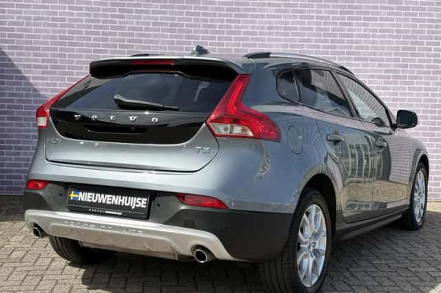Volvo V40 (2019) thumbnail 3