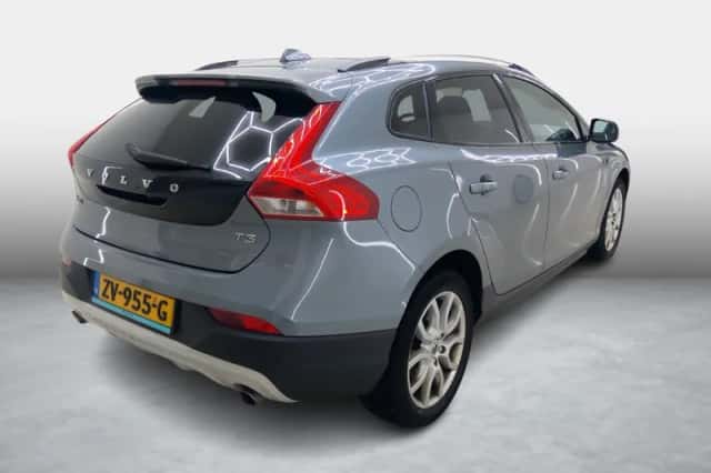 Volvo V40 (2019) thumbnail 3