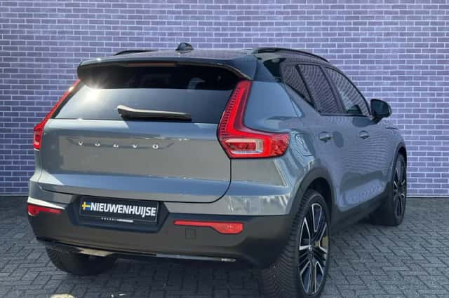 Volvo XC40 (2021) thumbnail 3