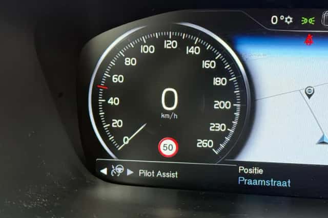 Volvo V90 (2016) thumbnail 5