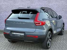 Volvo XC40 thumbnail 3