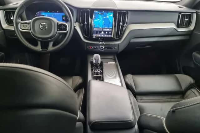 Volvo XC60 (2023) thumbnail 4