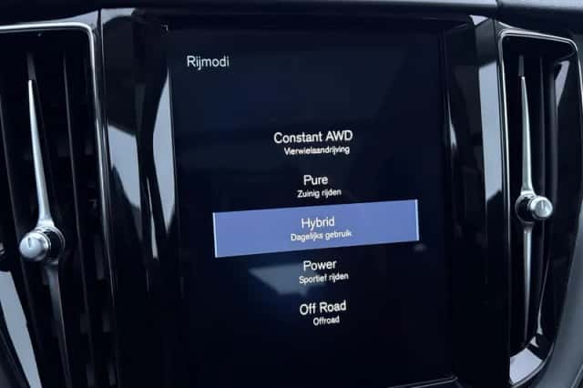 Volvo XC60 (2018) thumbnail 17