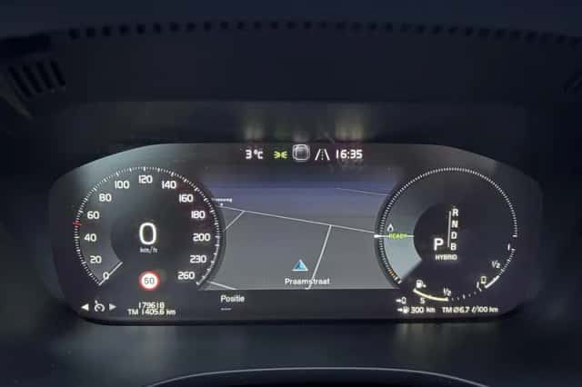 Volvo XC60 (2018) thumbnail 9