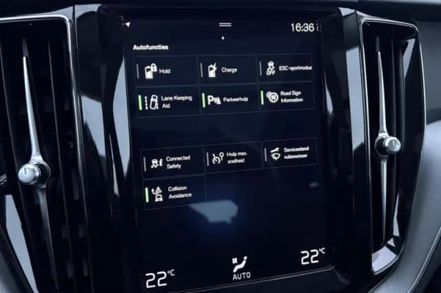 Volvo XC60 (2018) thumbnail 10