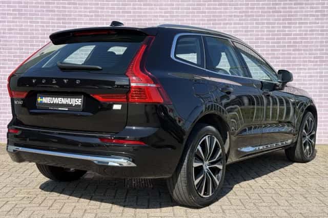 Volvo XC60 (2023) thumbnail 3