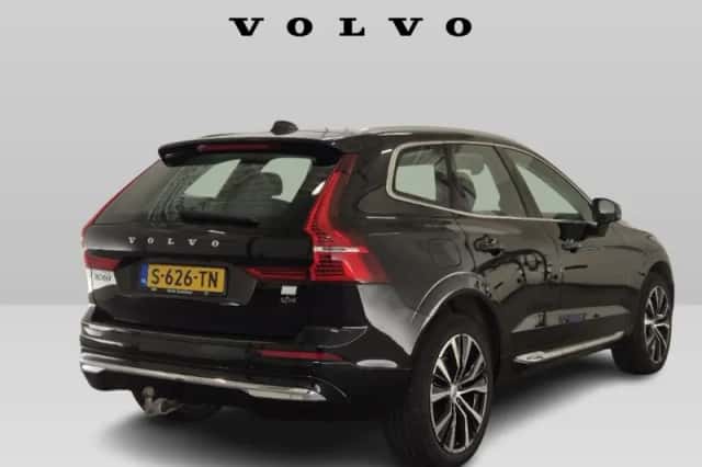 Volvo XC60 (2023) thumbnail 3