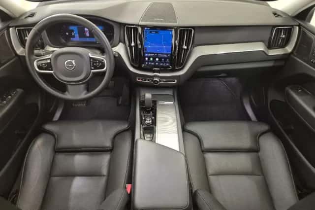 Volvo XC60 (2023) thumbnail 4