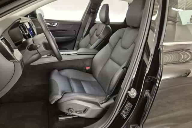Volvo XC60 (2023) thumbnail 5