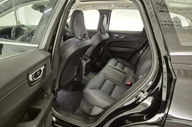 Volvo XC60 (2023) thumbnail 6
