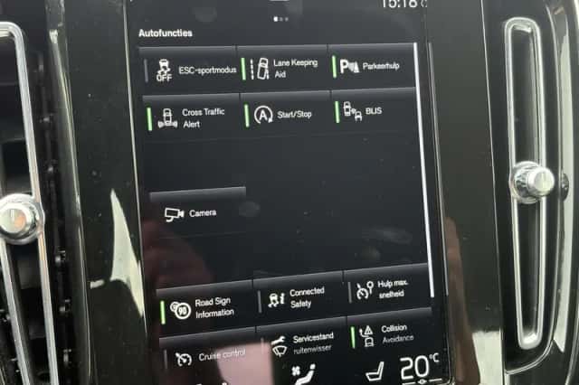 Volvo XC40 (2021) thumbnail 18