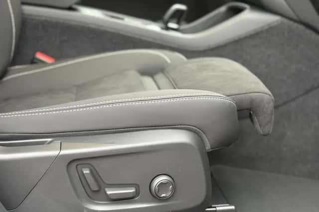 Volvo EX40 (2026) thumbnail 12