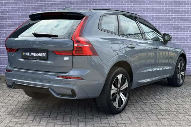 Volvo XC60 (2023) thumbnail 3