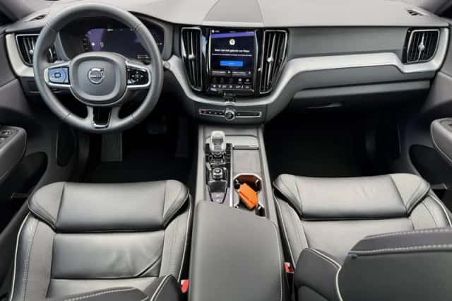 Volvo XC60 (2023) thumbnail 6