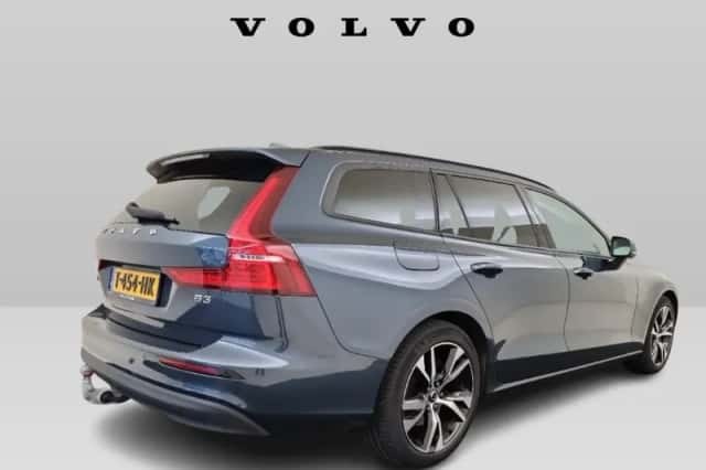 Volvo V60 (2023) thumbnail 3