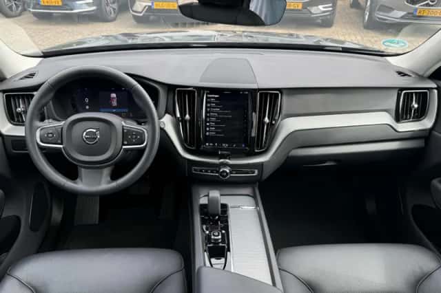 Volvo XC60 (2024) thumbnail 4