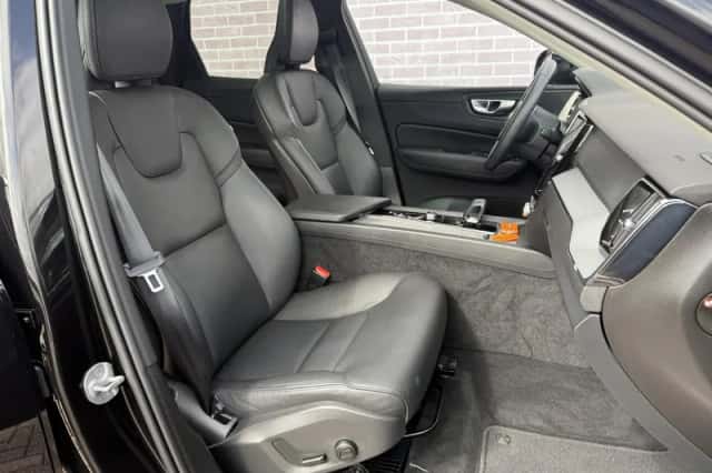 Volvo XC60 (2024) thumbnail 5